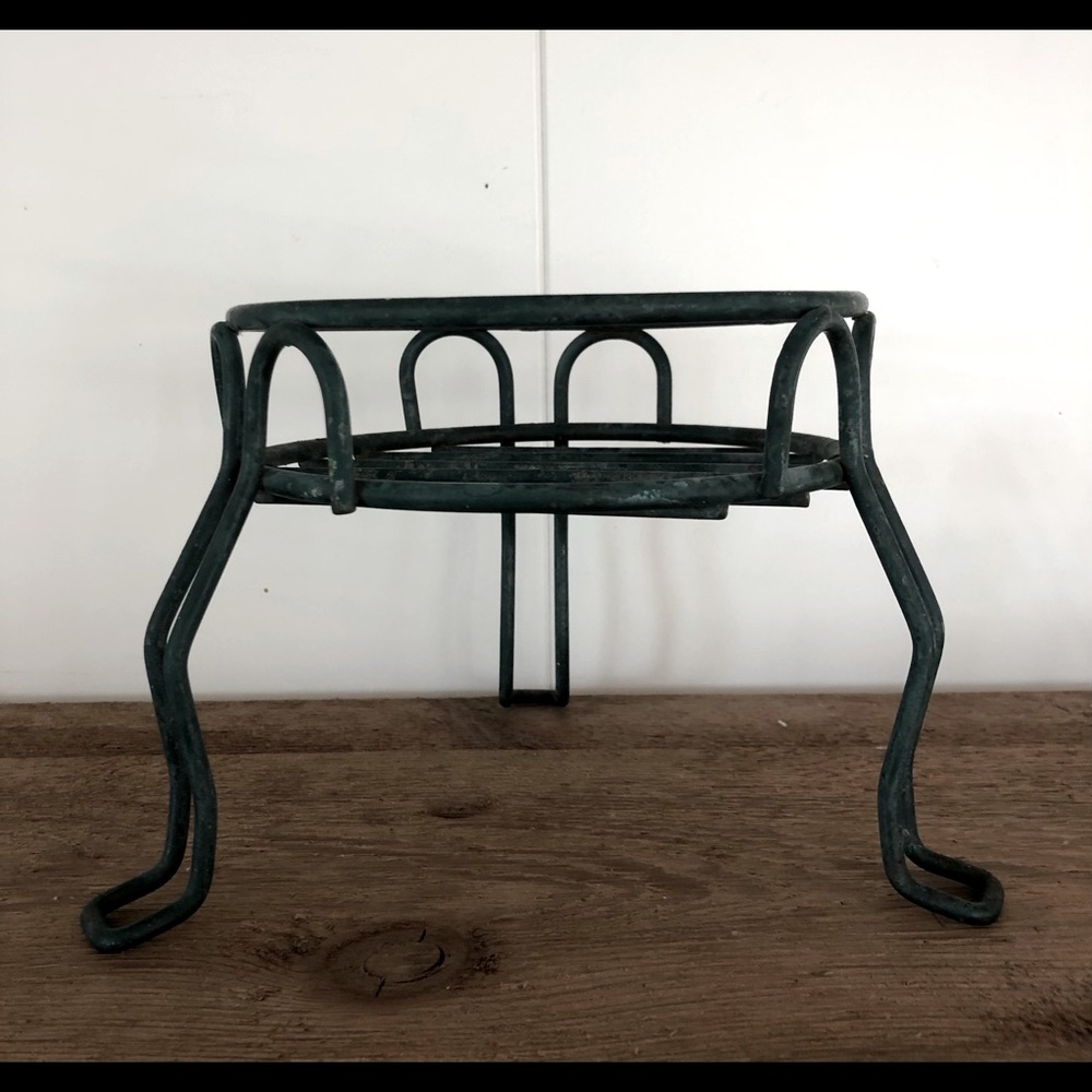 Metal plant holder